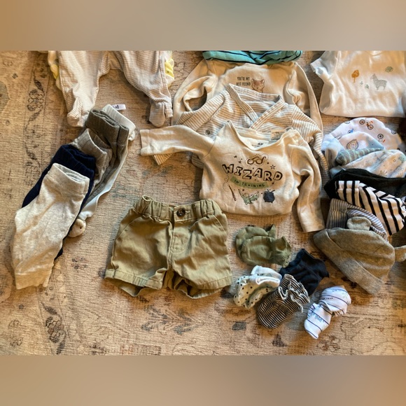 SOLD - Bundle of newborn baby clothes - Picture 5 of 5